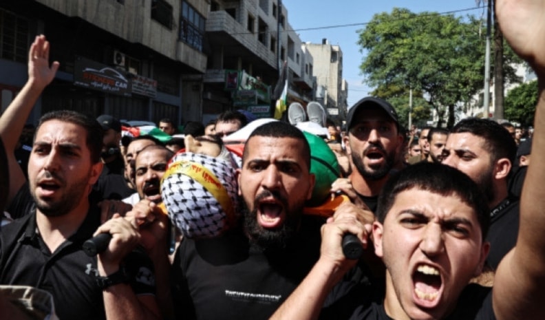 ليست عملية الاغتيال، وسط مدينة نابلس، سوى مؤشر إلى مستويات التصعيد المرتفعة التي تشهدها الضفة (أ ف ب)