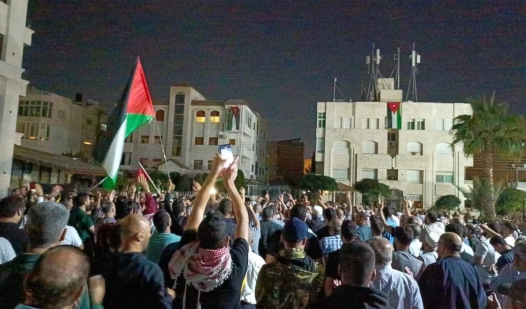 نظمت عدة تظاهرات أمام السفارة الإسرائيلية في عمان (من الويب)
