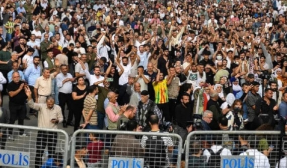 مسيرة في ديار بكر ضد استمرار سجن أوجالان (أ ف ب)