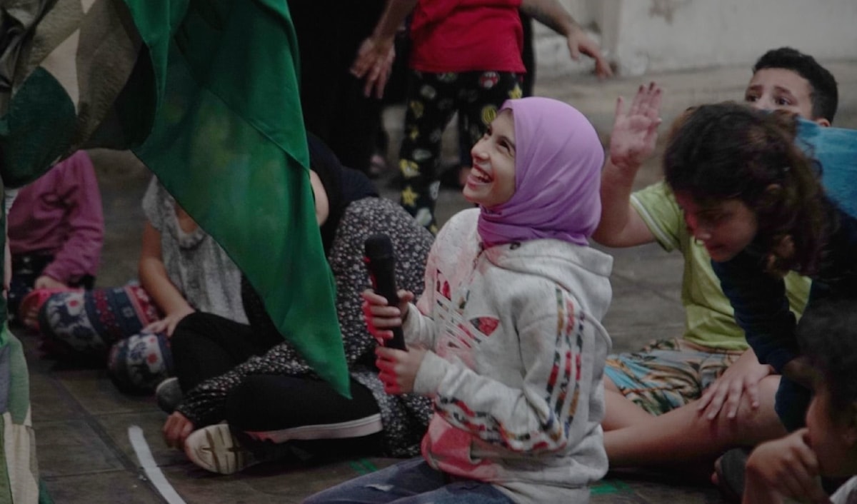 من عروض جمعية «فضاء» في مراكز الإيواء