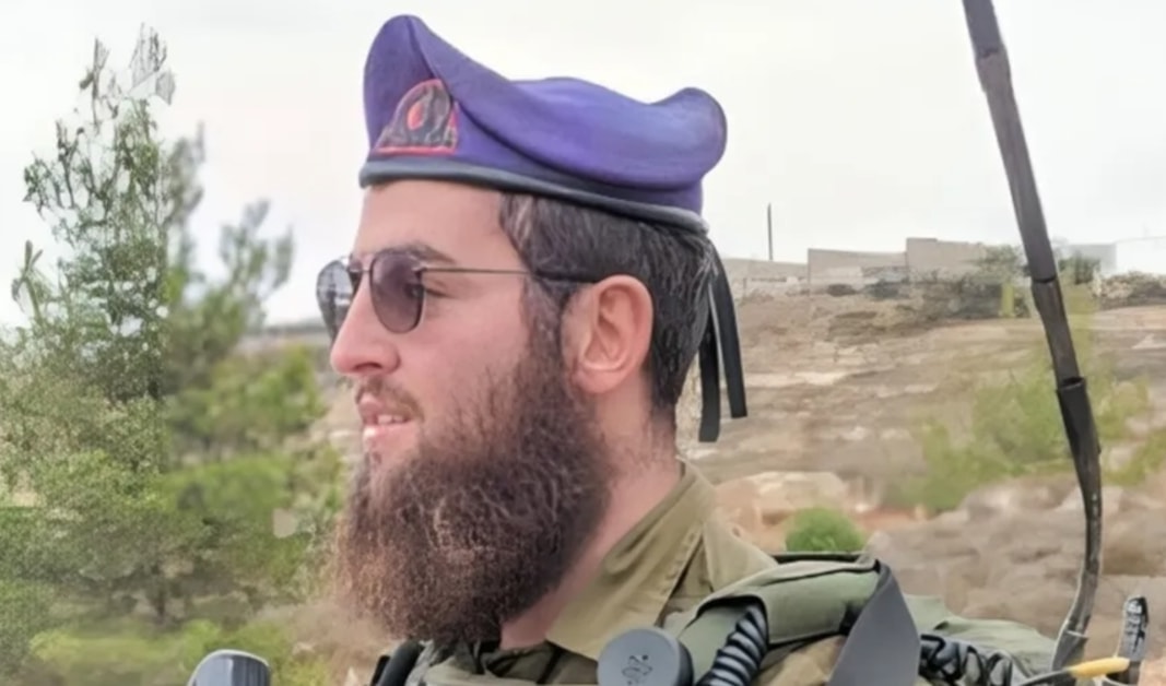 من الويب