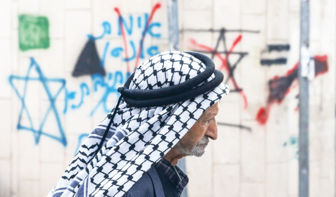 تتزايد اعتداءات المستوطنين على منازل الفلسطينيين في منطقة تل الرميدة وسط مدينة الخليل (أ ف ب)