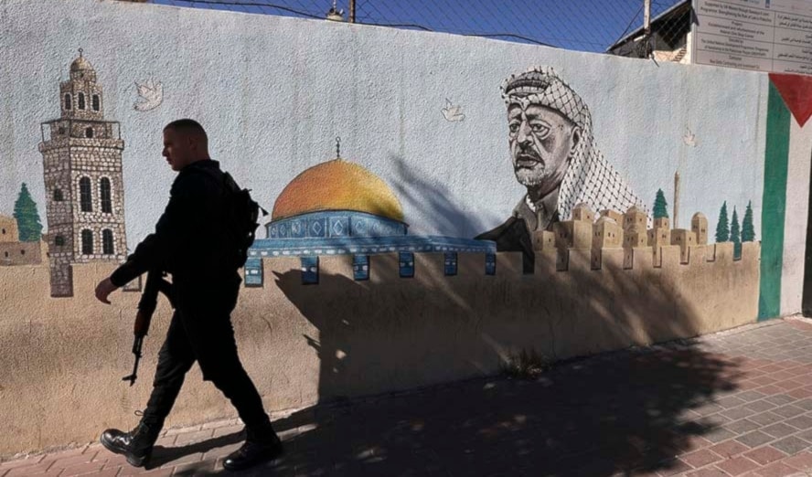 لا تُبدي السلطة الفلسطينية أيّ ردّ فعل أو تحضيرات لمواجهة ما هو قادم من مخطّطات (أ ف ب)