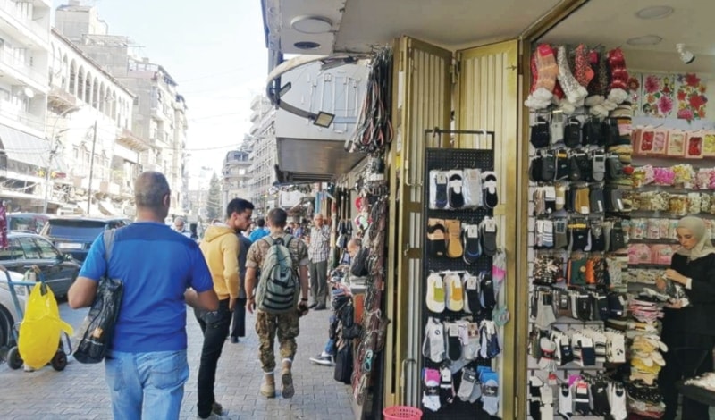 إزدحام في سوق عاليه (عن الويب)