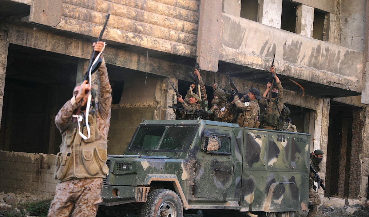 اعتبرت صحيفة «فايننشال تايمز» أن ما حدث في حلب أظهر «(حجم) القدرات العسكرية لهيئة تحرير الشام» (أ ف ب)