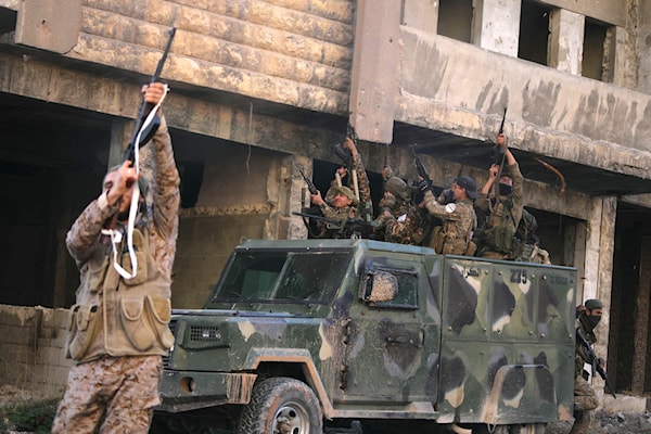 اعتبرت صحيفة «فايننشال تايمز» أن ما حدث في حلب أظهر «(حجم) القدرات العسكرية لهيئة تحرير الشام» (أ ف ب)