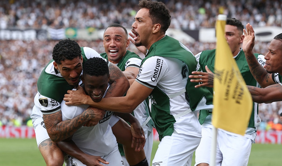 يدخل بوتافوغو المباراة منتشياً بتتويجه بلقب دوري أبطال الأندية الأميركية الجنوبية (أ ف ب)