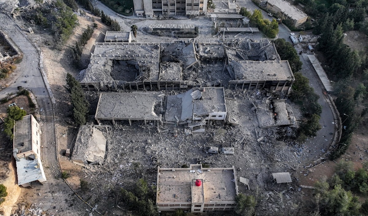 صورة جوية تظهر الدمار الناجم عن الغارات الإسرائيلية على مركز «برزة للبحوث العلمية» التابع لوزارة الدفاع السورية (أ ف ب)