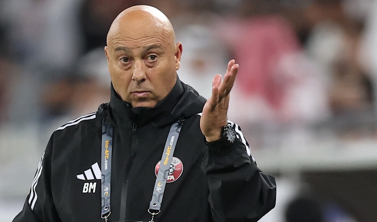 إقالة مدرب منتخب قطر