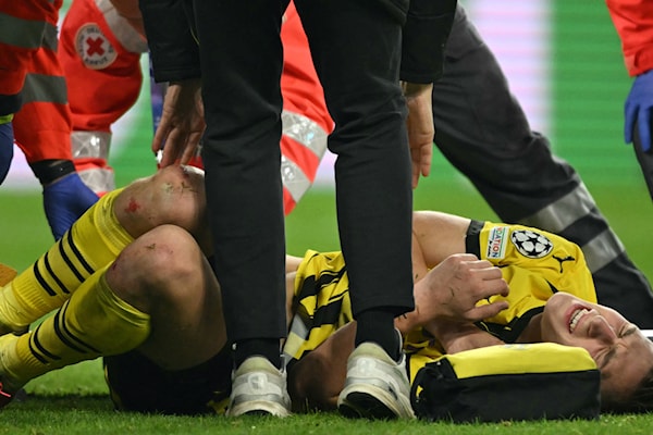 أصيب قلب دفاع فريق دورتموند نيكو شلوتربيك بتمزّق في رباط الكاحل (أ ف ب)