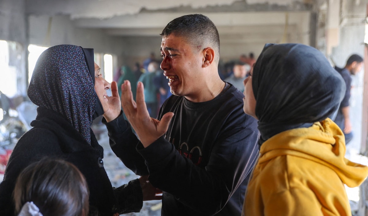شهداء وجرحى في غارة على مبنى في دير البلح (أ ف ب)