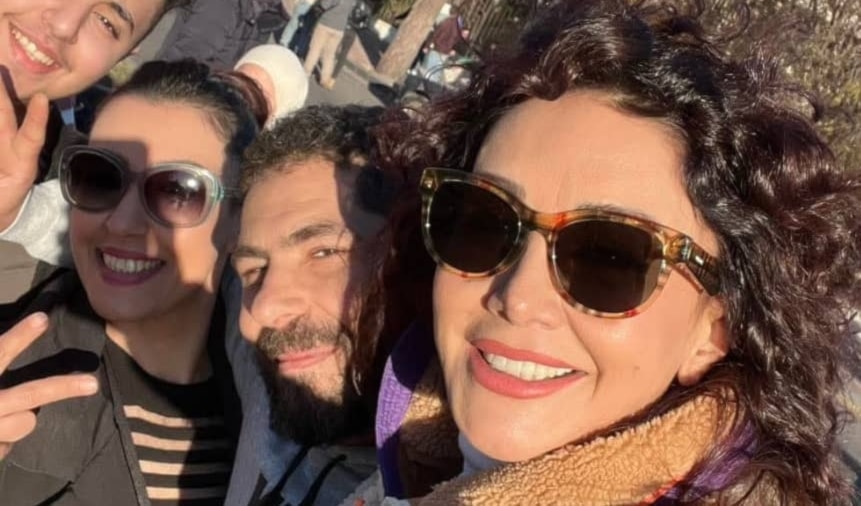 ظهرت الممثلة كاريس بشار في «ساحة الأمويين» وهي ترقص وتغني على إيقاع أغاني «الثورة».