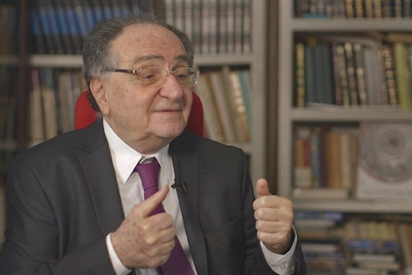 أوصى بوضع مكتبته في خدمة الطلبة والتلاميذ