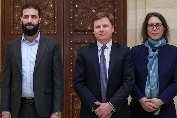 عقد وفد بريطاني رفيع المستوى لقاء مع الشرع (أ ف ب)