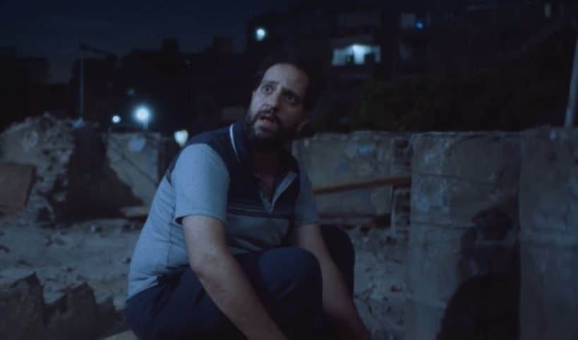 أحمد الأمين في مشهد من «ساعته وتاريخه»