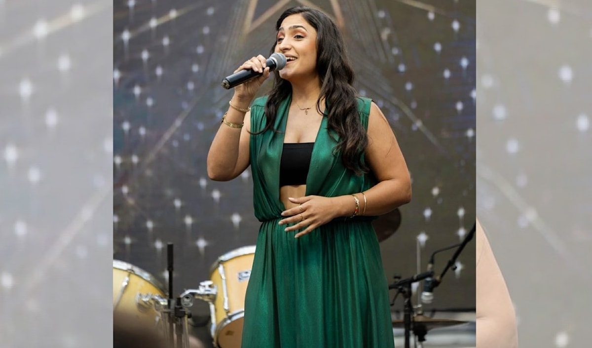 كريستين أبو زيد تغنّي الميلاد