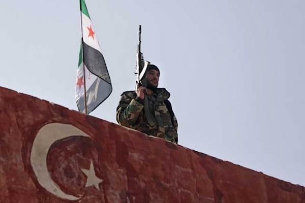 تصاعدت التوترات بين القوات المدعومة من تركيا، وتلك المحسوبة على الولايات المتحدة شمال شرقي سوريا (أ ف ب)