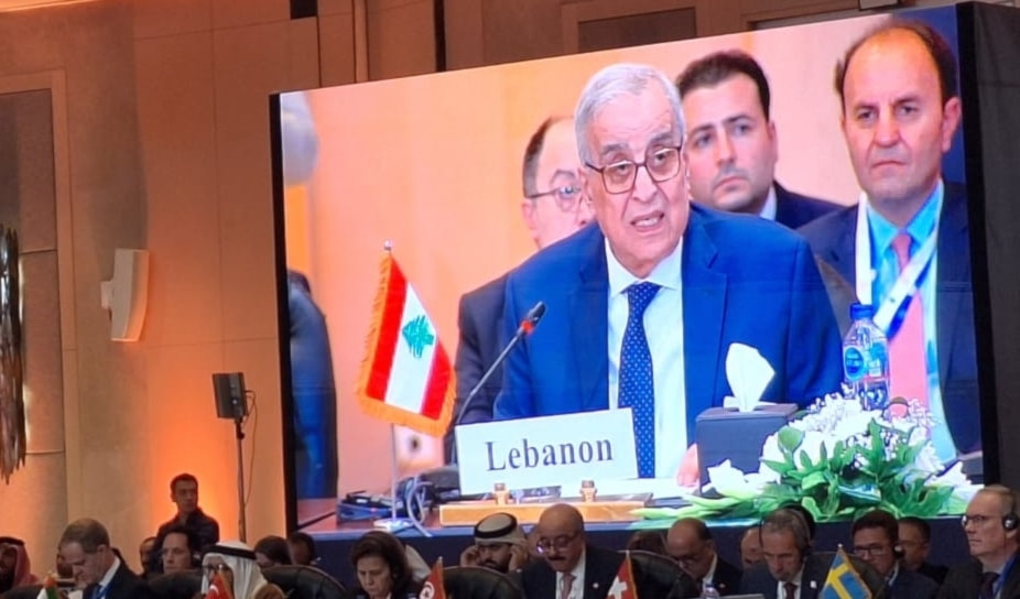 بو حبيب متحدثاً خلال مؤتمر تعزيز الاستجابة الإنسانية في غزة المنعقد في القاهرة