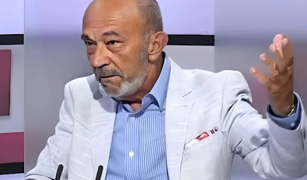 جاد الحاج  خلف البحر تترامى المدن والكلمات
