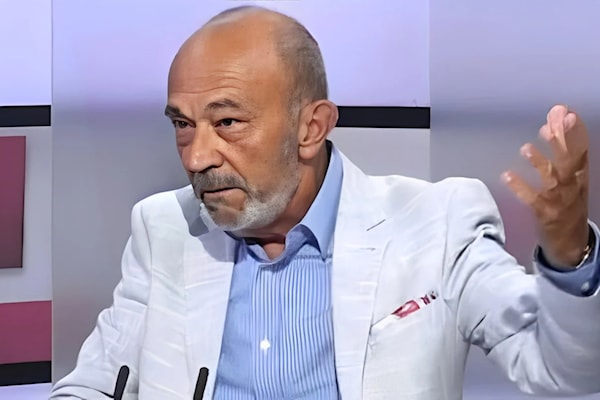 جاد الحاج  خلف البحر تترامى المدن والكلمات