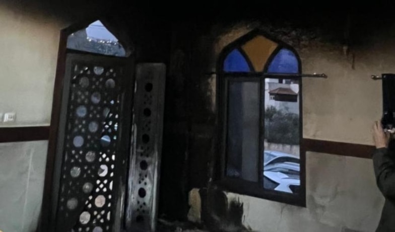 مستوطنون يحرقون مسجداً في الضفة الغربية (وكالة وفا)