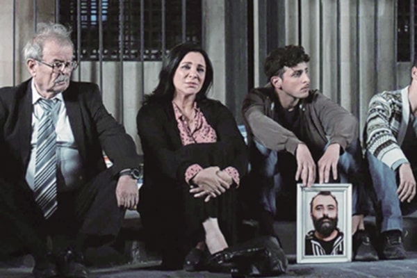 سلاف فواخرجي وعبد اللطيف عبد الحميد  في مشهد من فيلم «سلمى»