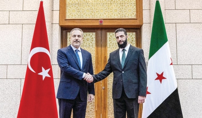اشترط فيدان «وجود وحدة داخلية لكي تتمكّن تركيا من الالتزام بوعودها تجاه سوريا» (أ ف ب)