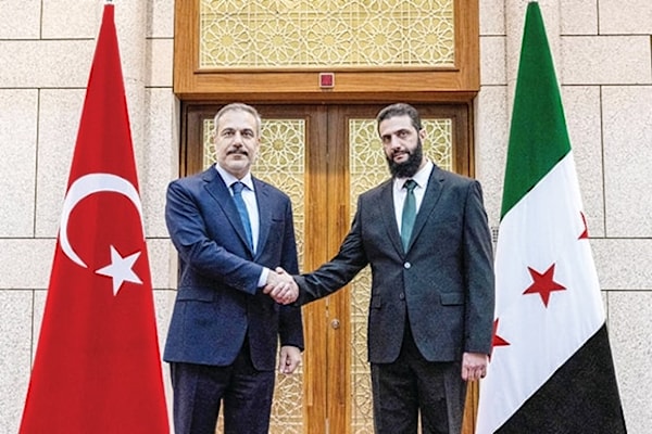 اشترط فيدان «وجود وحدة داخلية لكي تتمكّن تركيا من الالتزام بوعودها تجاه سوريا» (أ ف ب)
