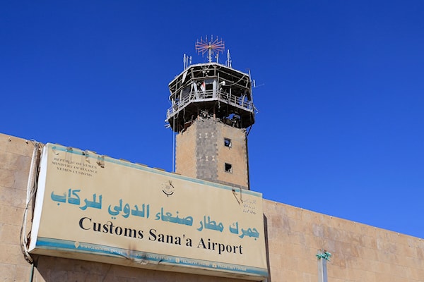 عودة العمل في مطار صنعاء غداة العدوان الإسرائيلي (أ ف ب)