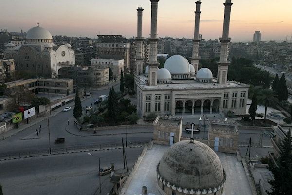 لا تزال الأوضاع في حلب ضبابية في ظل التزام معظم السكان منازلهم وانقطاعات في الاتصالات (أ ف ب)