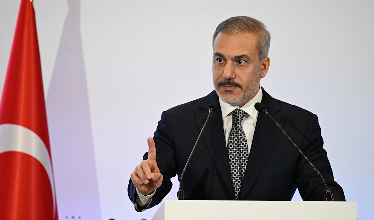 أعرب فيدان عن قلق بلاده من تنظيمات مثل داعش التي ربما تستغل هذه التطورات في سوريا (أ ف ب)