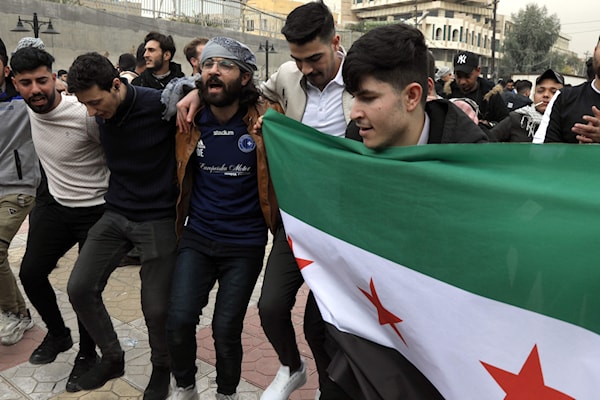 احتفال في أربيل بسقوط الأسد (أ ف ب)