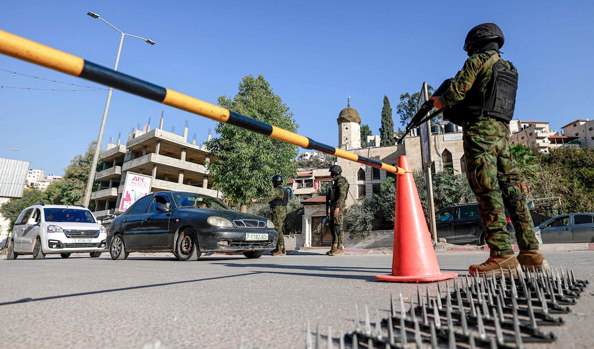 يبدو أنّ الأجهزة الأمنية مصمّمة على «حسم المواجهة»، ما قد يعقّد إمكانية التوصل إلى حلول (أ ف ب)