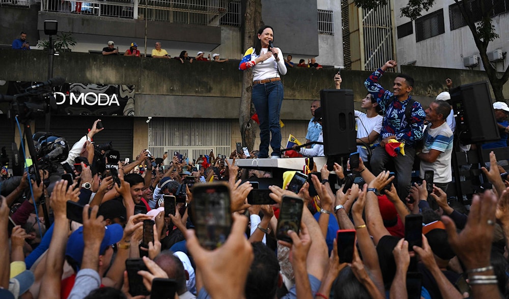 التظاهرات المعارضة لتصنيب نيكولاس مادورو رئيساً لولاية ثالثة (أ ف ب)