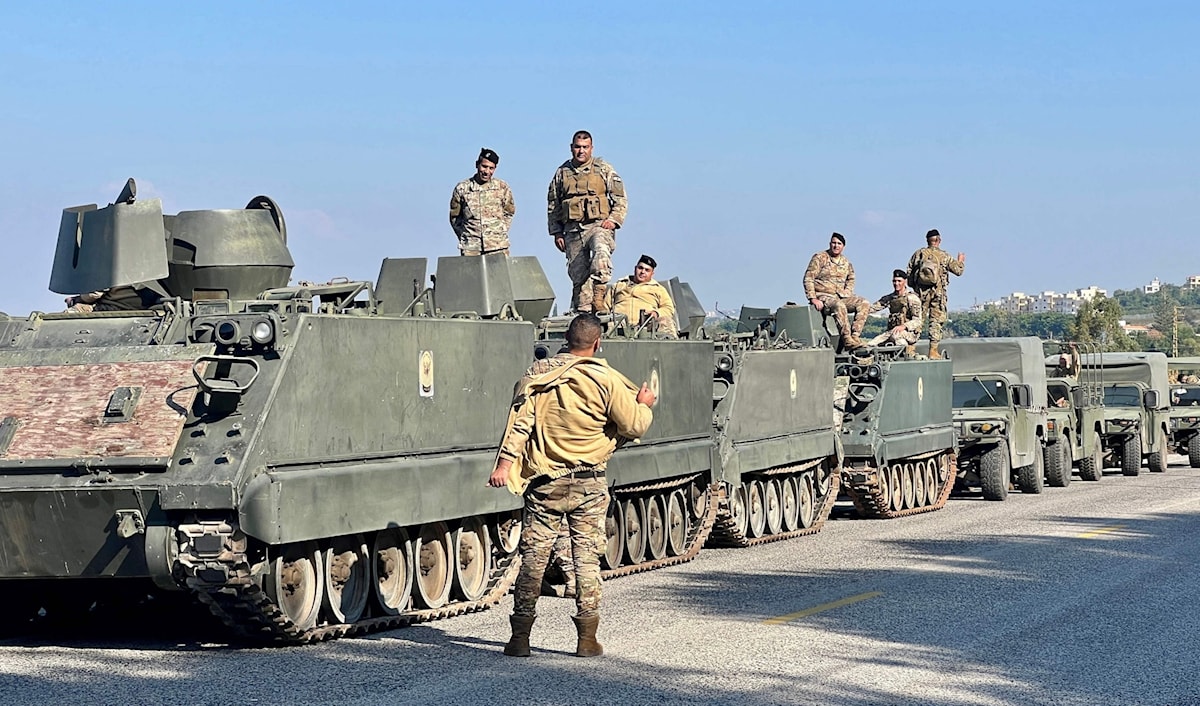 انتشار الجيش اللبناني في بلدة الناقورة الحدودية في الجنوب (أ ف ب)