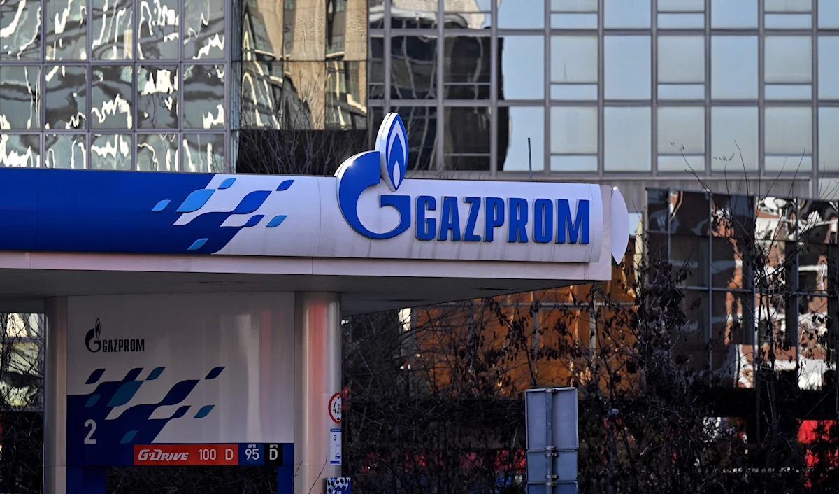 محطة وقود لشركة «Gazprom» التي ستطالها العقوبات الأميركية الجديدة (أ ف ب)