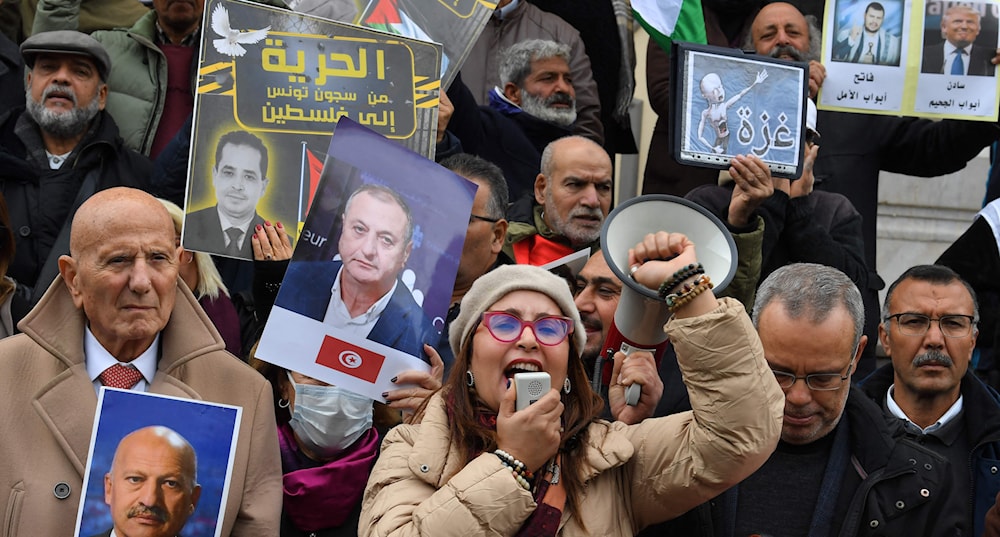 عضو &laquo;جبهة الخلاص الوطني&raquo;، شيماء عيسى، في ذكرى &laquo;ثورة 2011&raquo; (أ ف ب)