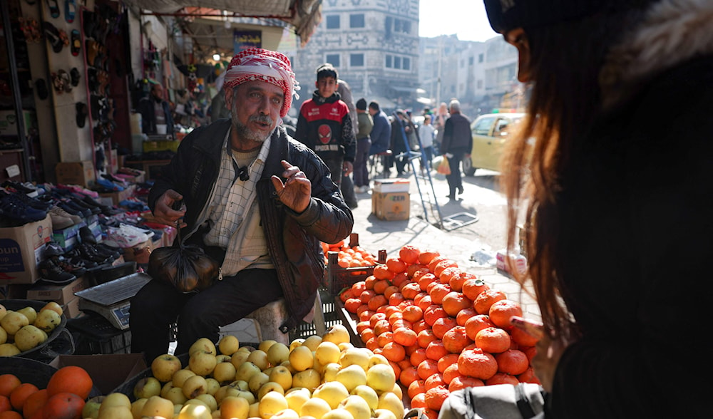 بائع خضار في مدينة حمص (أ ف ب)