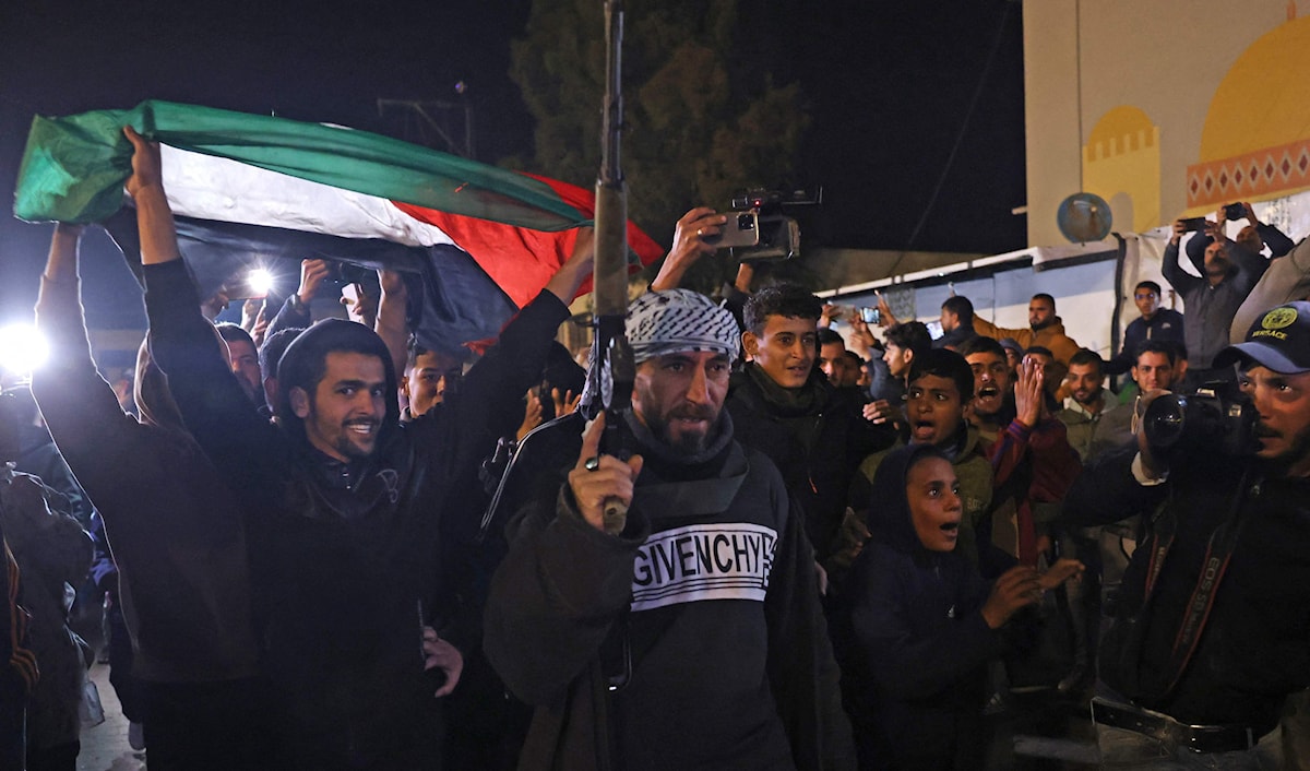 أهالي غزة يحتفلون بوقف إطلاق النار (أ ف ب)