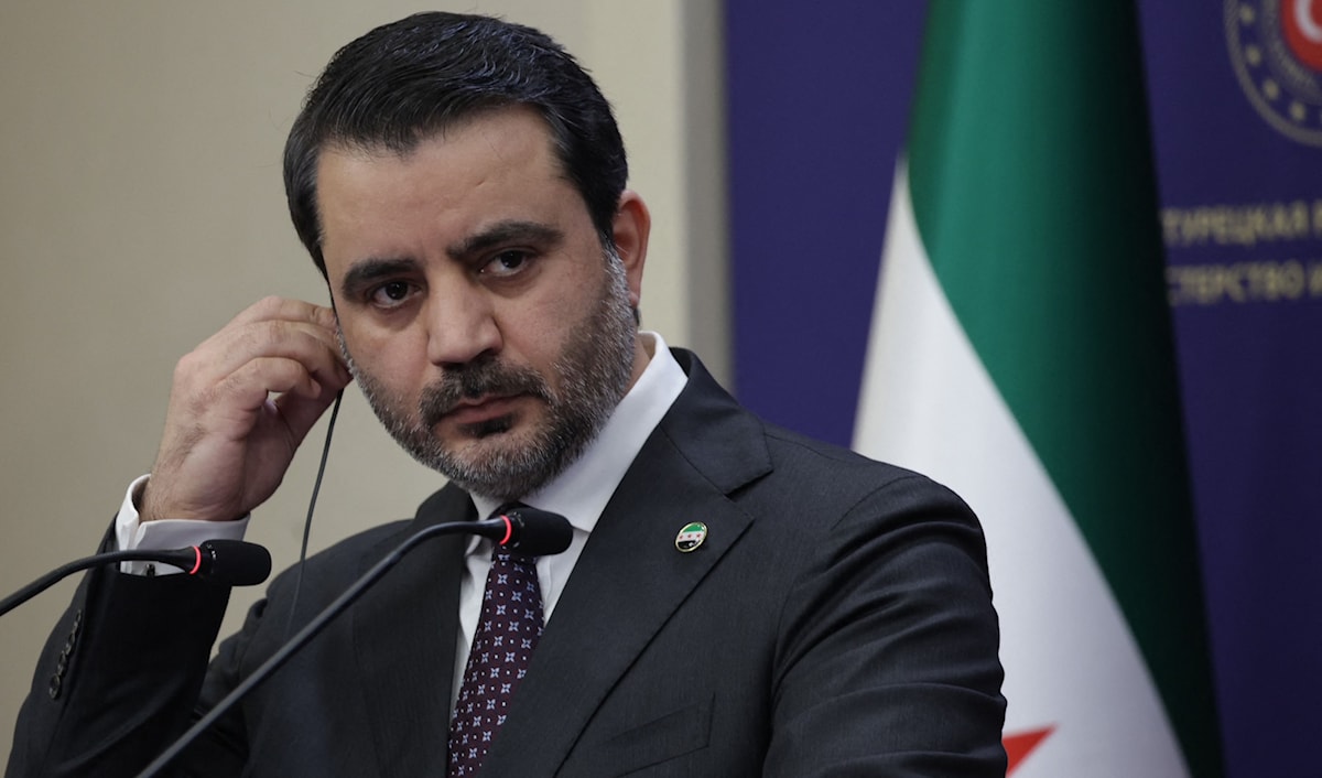 وزير الخارجية السوري أسعد الشيباني أثناء مشاركته في مؤتمر صحافي مشترك مع نظيره التركي في أنقرة أمس (أ ف ب)
