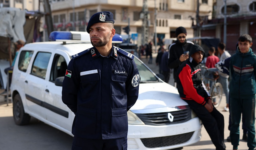 عناصر من قوى الأمن الفلسطينية ينتشرون في غزة (أ ف ب)