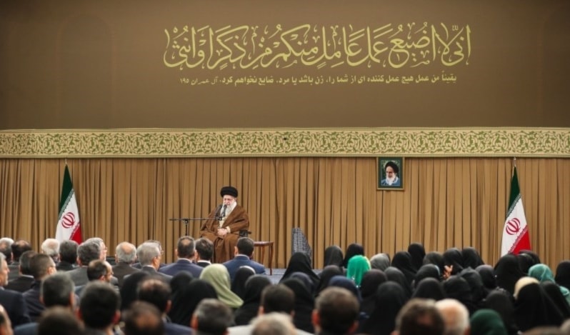 خامنئي يستقبل جمعاً من المنتجين ونشطاء القطاع الخاص في إيران