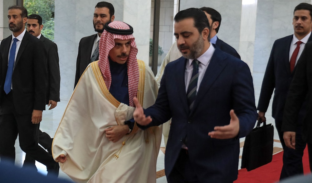 وزير الخارجية السوري أسعد الشيباني يستقبل نظيره السعودي فيصل بن فرحان (أ ف ب) 