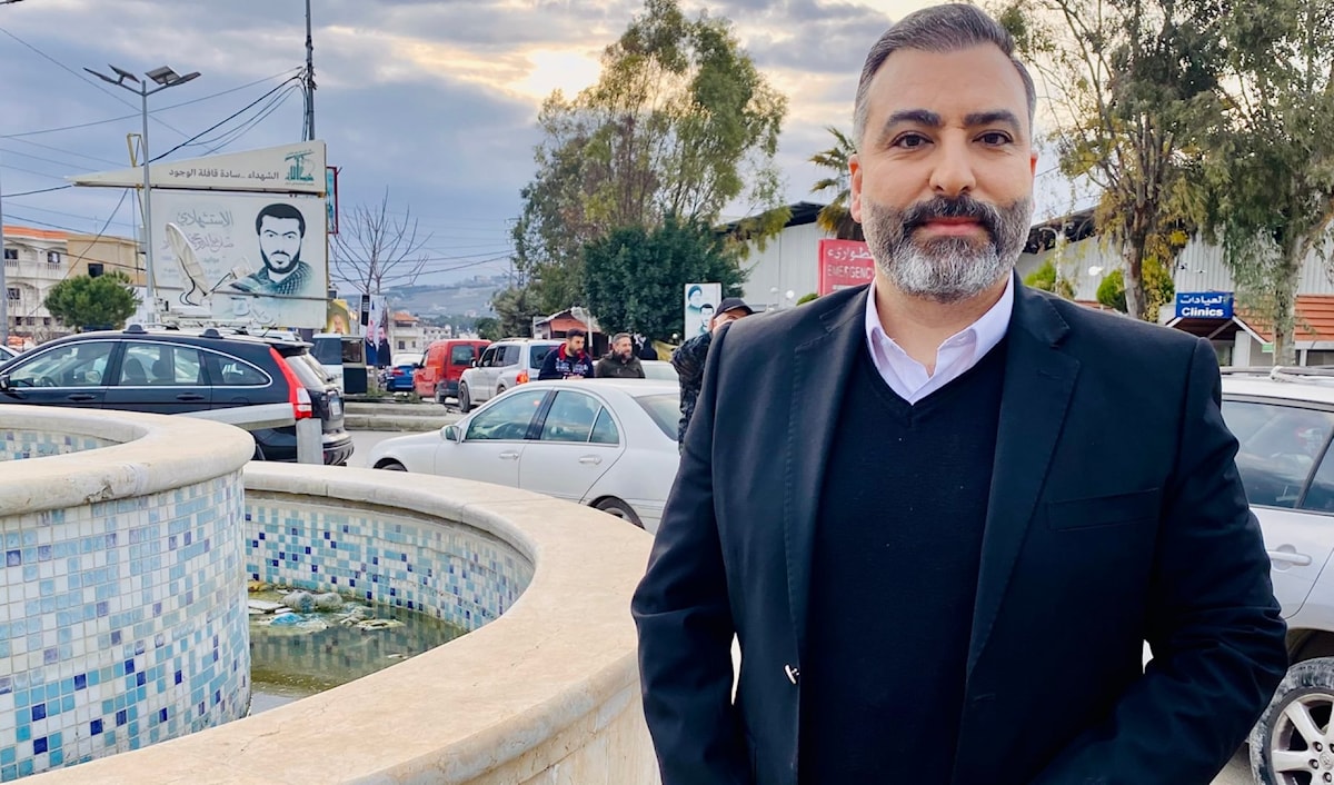 يتولى محمد قازان نقل صورة الجنوب من منطقة بنت جبيل