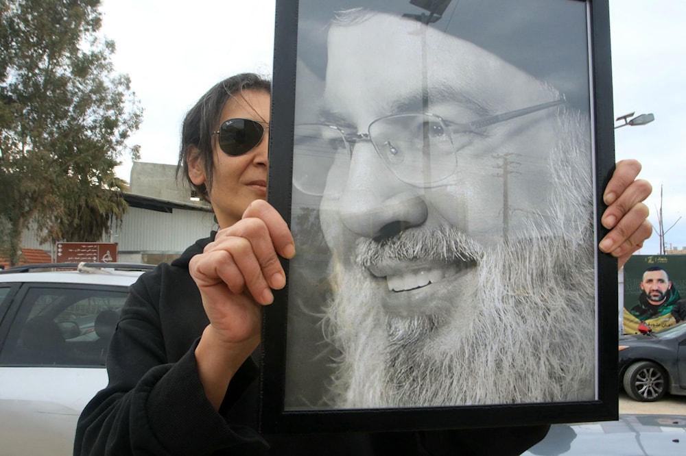 من تجمع لأهالي ميس الجبل في بلدة شقرا اليوم (أ ف ب)