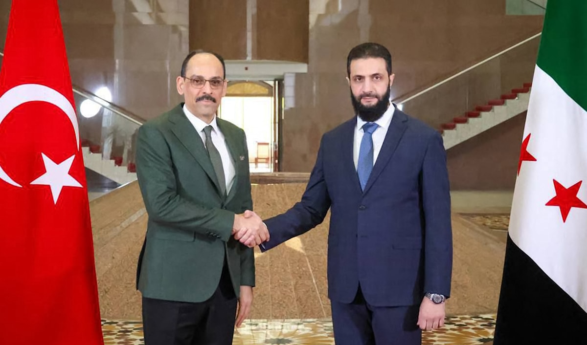 في إطار مساعي الدبلوماسية لوقف القتال، زار، أولَ أمس، رئيس الاستخبارات التركية، إبراهيم قالن، دمشق (أ ف ب)