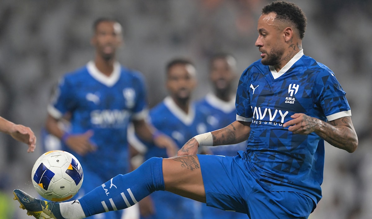 أعلن نادي الهلال إنهاء العقد مع نجمه البرازيلي بالتراضي