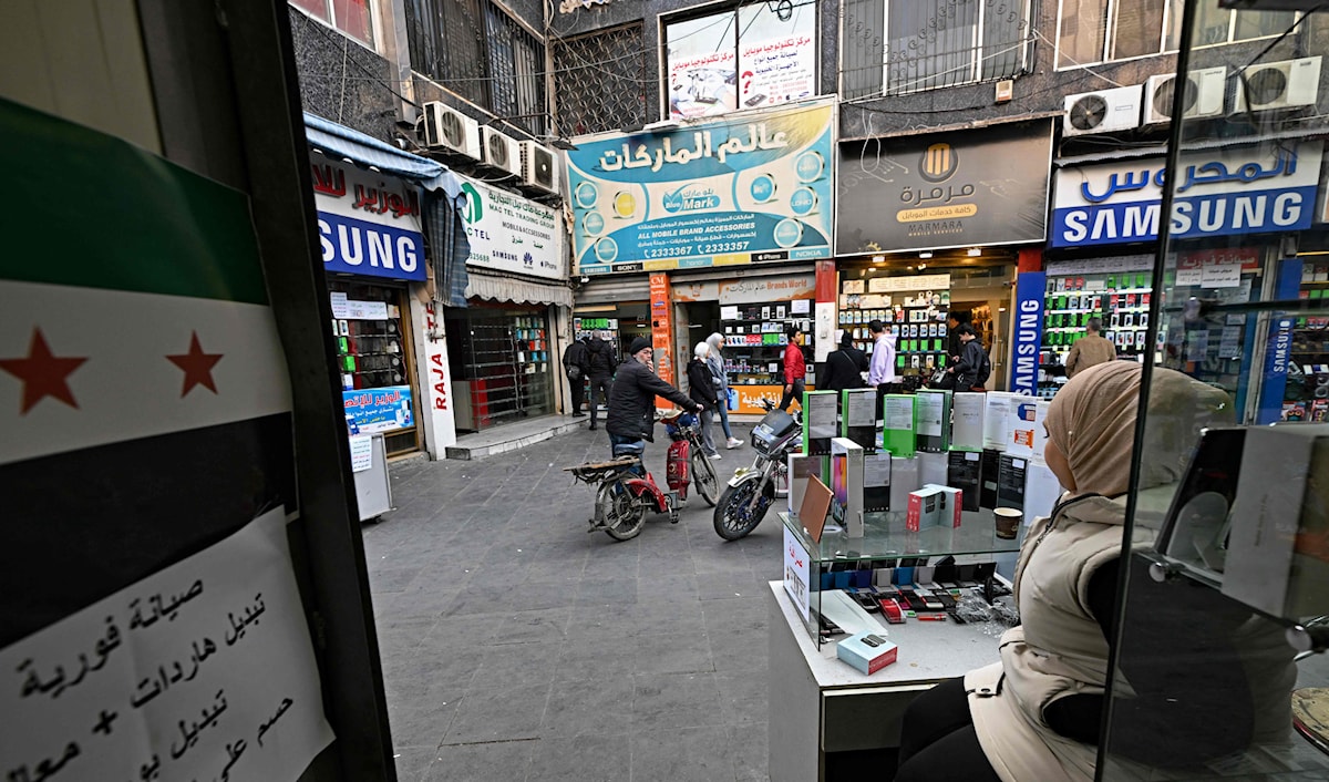 بوغدانوف: روسيا تأمل في الحفاظ على قاعدتيها في سوريا (أ ف ب)