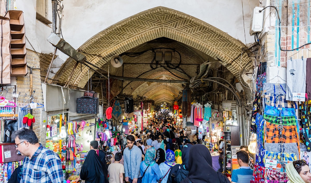 سوق العطارين في بازار طهران (وكالة Iran Roads ـــ 2022)