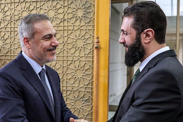 قال فيدان إن بلاده «لن تتردّد» في أن «تمحو» الأكراد، الذين وصفهم بـ«الإرهابيين»، من سوريا (أ ف ب)